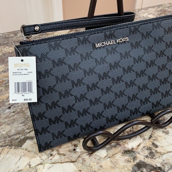 NWT Michael Kors Large Zip Clutch Wristlet - Picture 2 of 4